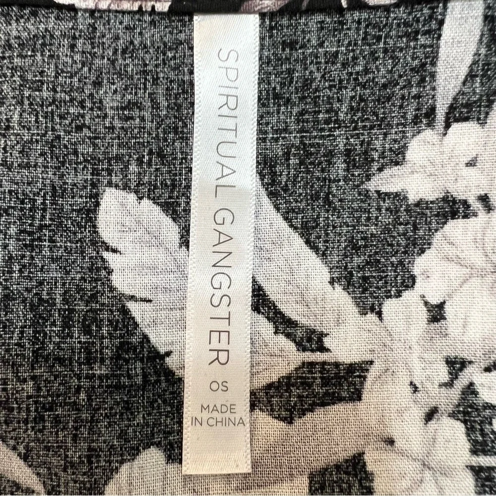 Spiritual Gangster Black & Gray Floral Print Tie Front Kimono. One‎ Size.